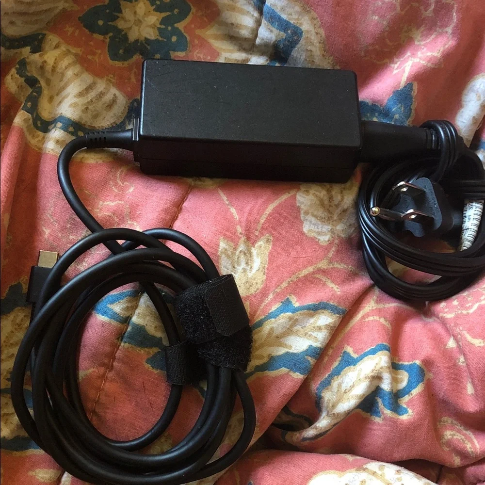 HP USB-C Laptop Charger in Black